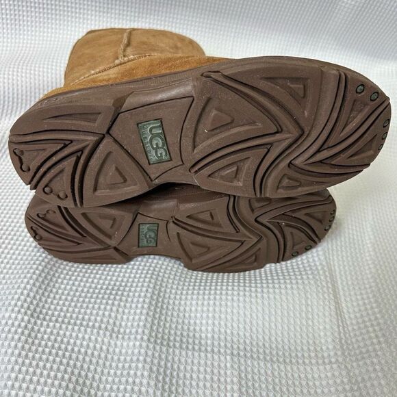 UGG size 6 Suede Chestnut Youth Girls US Size 6. A679 - Picture 5 of 8